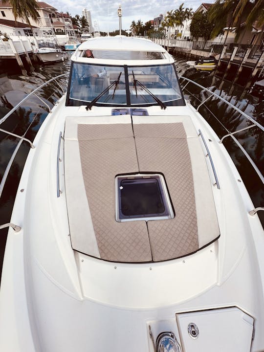 42 ft Jeanneau Motor Yacht your best choice