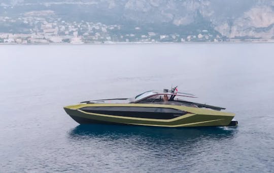 Un yacht de sport de 63 pieds qui allie le design automobile de Lamborghini au luxe !