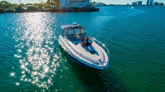 ¡DISFRUTA DE MIAMI EN SUNDANCER DE 37 PIES!
