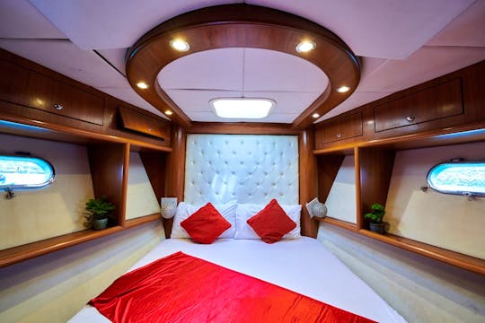 Luxury 75ft 3 Bed Room capacity 35 guest in Dubai Marina 