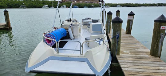 Enjoy Key Largo on this spacious Bayliner Deck Boat for up to 10 people
