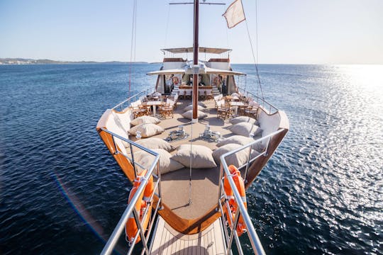 Nuevo barco personalizado de 90 pies para 180 invitados