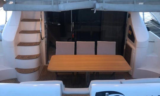 トルコのボドルムでのチャーターモーターヨット Azimut 50 レンタル