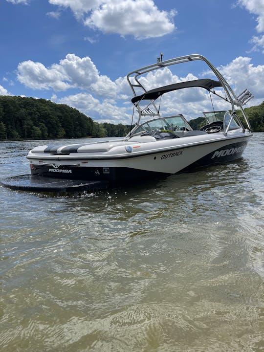 MOOMBA Outback 2008 Wake Boat Ski Boat (Ski, Tube, Knee Board and Wake Board)