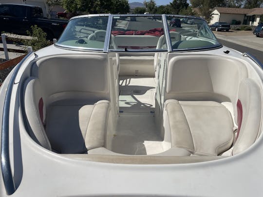 Bateau de la famille Tahoe, runabout à proue ouverte