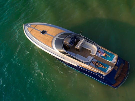 ¡Yate a motor Giolmarine Imago 48 para un viaje diario a la costa de Amalfi!