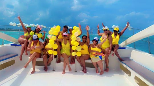 4 horas 🎊 Fiesta de cumpleaños y despedida de soltera en barco privado de lujo 🛥️🏝️🍾 en Punta Cana