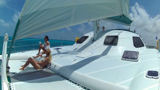 Charter 35' Cruising Catamaran In Cancun, Mexico