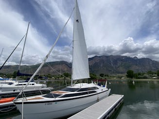 26' Macgregor navegando en monocasco en Willard Bay, Utah, Estados Unidos