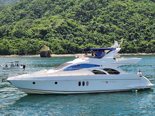 ハリスコ州プエルトバジャルタの豪華な Azimut 58 モーターヨット