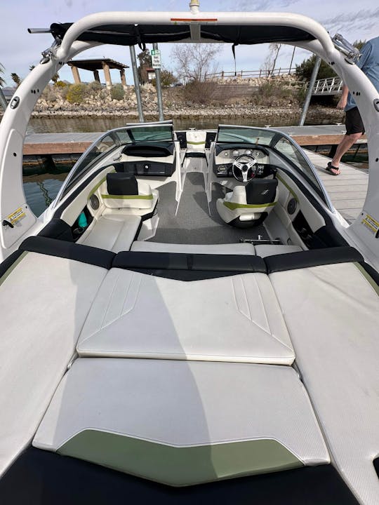 Dynamic Four Winds Speed Boat H210RS for rent in Lake Havasu 