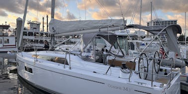 Velero Bénéteau Oceanis 34.1 de primera línea, 3 cabinas.