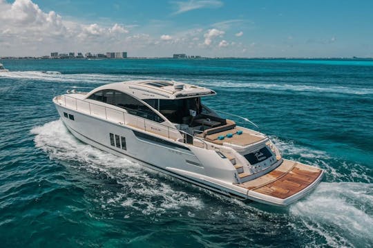 Offre ultime ! Yacht Fairline de 62 pieds à louer à Cancun, au Mexique.
