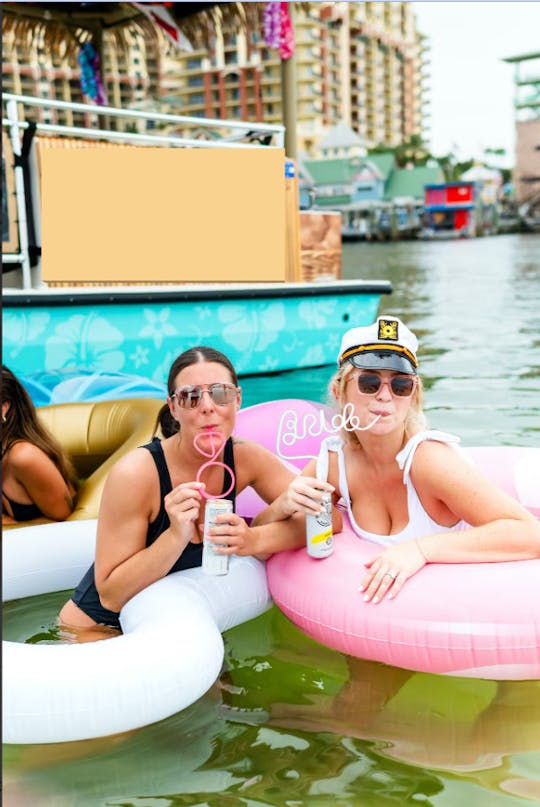 Bachelorettes en exclusivité ! Bateau Tiki pour Crab Island jusqu'à 18 personnes