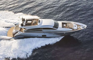 Pershing 92 + including 2 seabobs  - Luxury Yacht in Miami