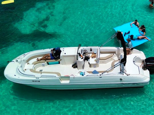 Discover the Island's, South Paradise aboard our Bayliner Deck Boat!!