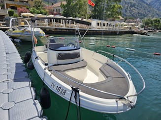 Speedboat Rent up to 8 people(charged per hour)