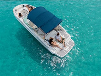Barco com terraço SeaRay 260 para lazer em Illes Balears
