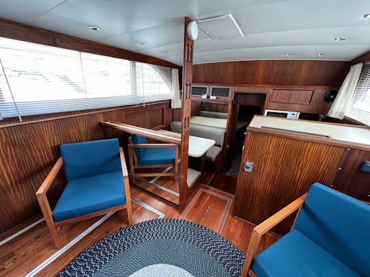 Chicago: Classic 43ft Hatteras: USCG Captain Included in Hourly Rate
