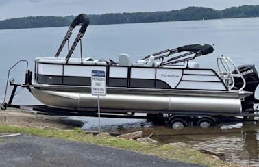 Tritoon Boat – MUST RENT OUR YETI RETREATS AIRBNB in order to get this boat