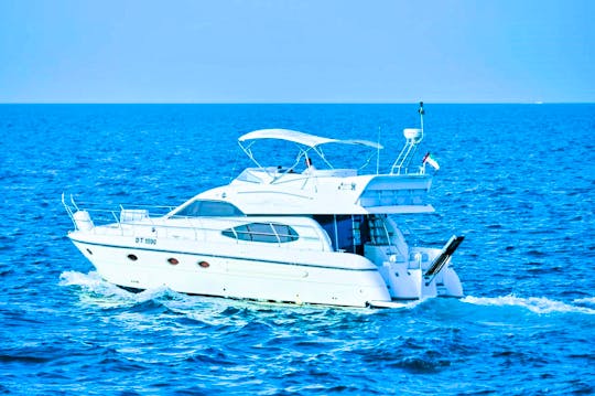 Charter Spacious 55' Yacht 3 bedroom up to 18 Guest in Dubai Marina 