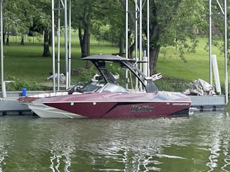 23ft Malibu Wake boat and party cove charters.