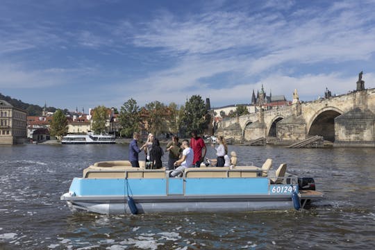 Tour en barco de cerveza por Praga: ¡con cerveza ilimitada!