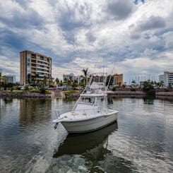 Luhrs 36 フィートヨット & マサトランでのスポーツフィッシングチャーター