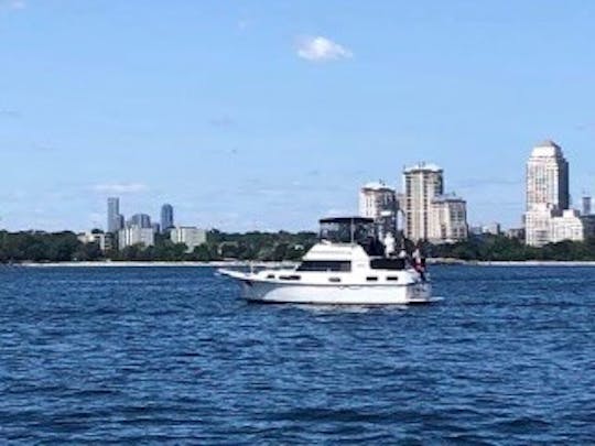 Carver de 36 pies en Toronto disponible para charters privados