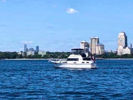 36ft Carver In Toronto Available For Private Charters