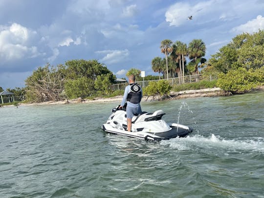 Plongez-vous avec style en louant de nouveaux jet-skis Yamaha Waverunner à Key Biscayne !