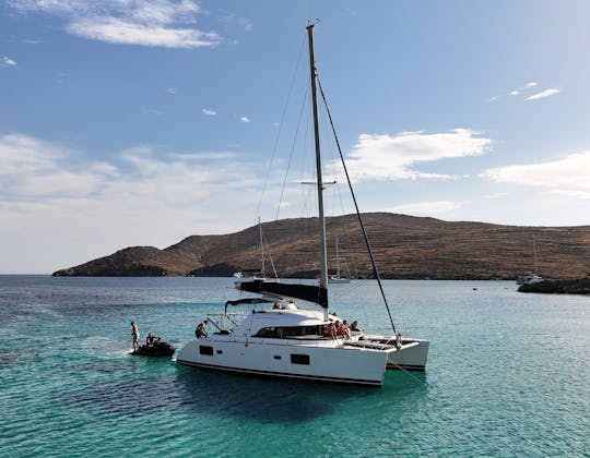 Catamarán Lagoon 38: disfruta del ambiente veraniego en Mykonos 