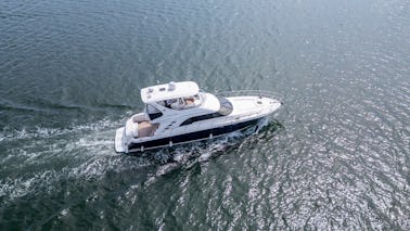  Yate Sea Ray Flybridge de 60 pies con capitán y tripulación