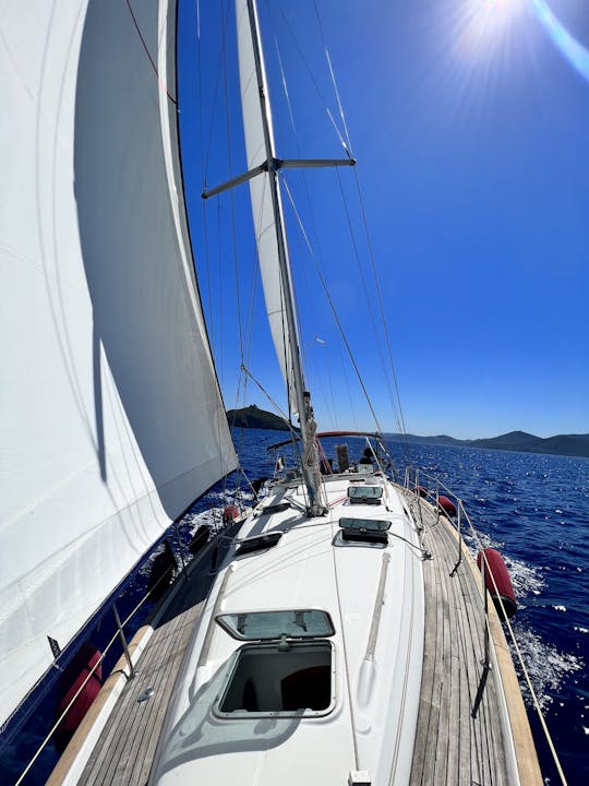 DAILY SAILING CRUISE Benetau CLIPPER 411 Sailboat in Tuscany