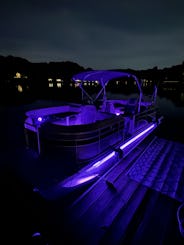 CROISIÈRE EN TUBE AU COUCHER DU SOLEIL SUR LE LAC NORMAN 2021 Luxury Bennington, Tri-Toon de 23 pieds