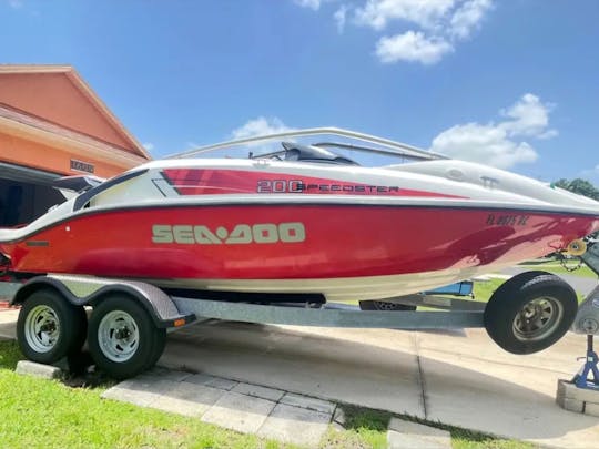 Des sensations fortes sur l'eau : louez l'ultime jet boat Sea-Doo Speedster !