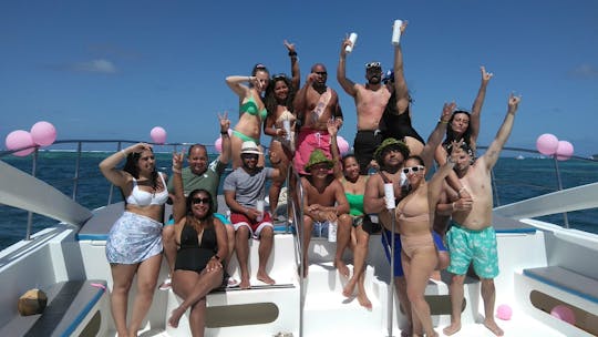 Cruise in Yacht with Friends and Family