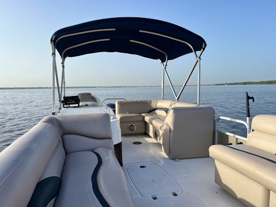 Hurricane FunDeck 200hp 12 Guests in Cape Coral /Captain available!/