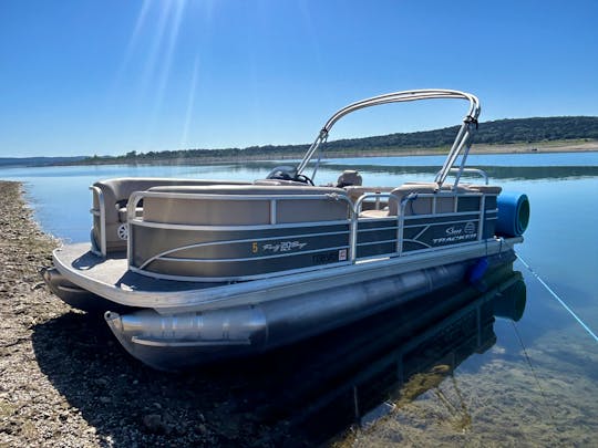 20ft Sun Tracker Party Barge Pontoon at Canyon Lake