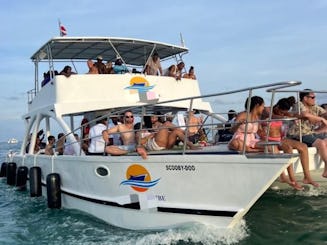 Souvenirs amusants d'une journée d'aventure en yacht, capitaine et équipage inclus à Punta Cana.