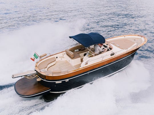 Incrível barco Apreamare de 38 pés elegante e esportivo para Amalfi