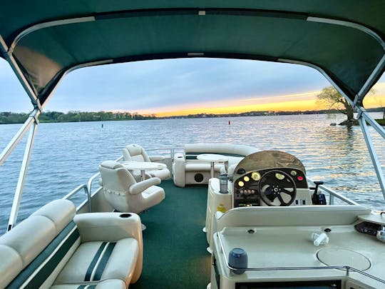 27’ Luxury Premier Pontoon for Rent on Lake Minnetonka