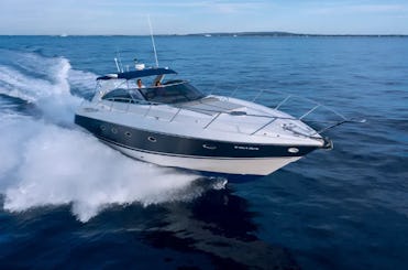 O Ibiza Yacht 50 vem com equipamento de mergulho e prancha de remo!!