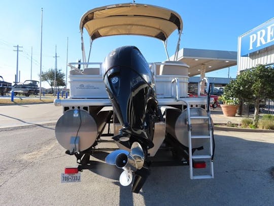 Sun Tracker 22 DLX Party Barge for rent on Lake Lewisville