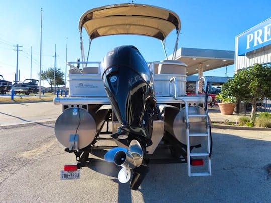Sun Tracker 22 DLX Party Barge for rent on  Lake Lewisville