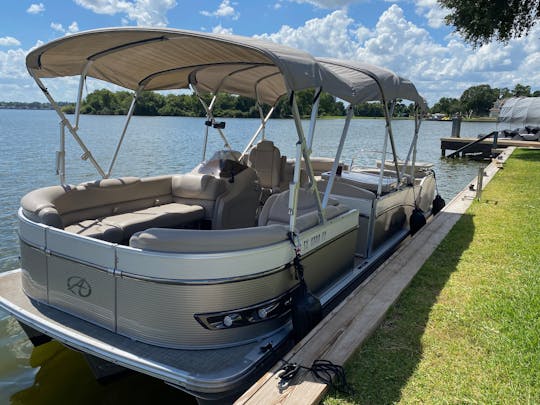 Tranquility II 2020 Tri-Toon Avalon Entertainer para 15 personas