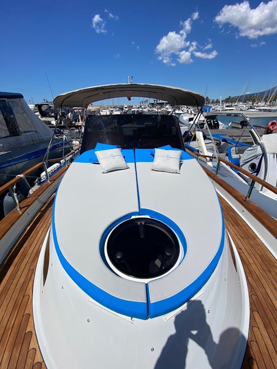 Passeio de barco privado em Capri saindo de Sorrento (capitão incluído)