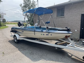 Bateau de pêche à l'achigan Monark de 17 pieds à louer 250$