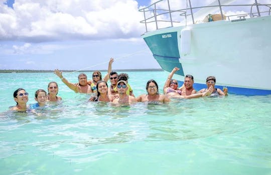 ¡Yate de lujo en Miches para cualquier ocasión especial! ¡Reserva ahora 😎🏝️☀️