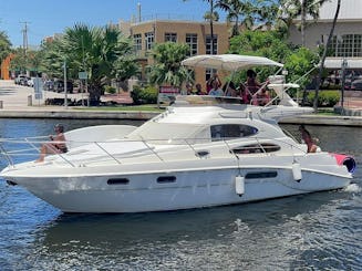 Explore Fort Lauderdale on 40FT SEA LINE FLYBRIDGE! 